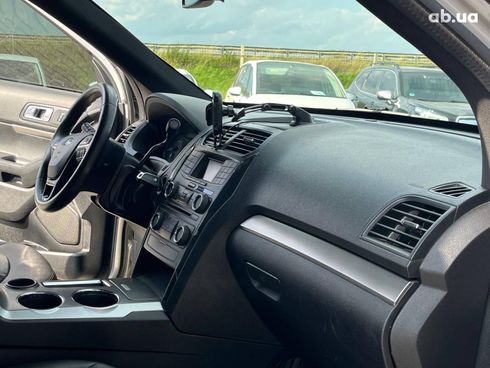Ford Explorer 2017 серый - фото 16