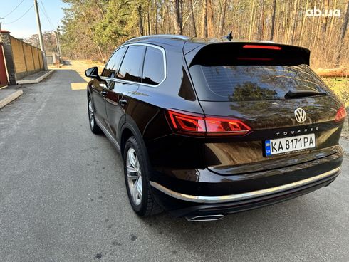 Volkswagen Touareg 2018 коричневый - фото 9