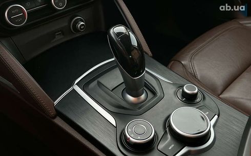 Alfa Romeo Stelvio 2017 - фото 16