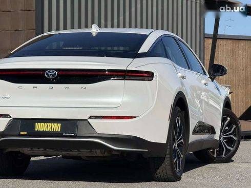 Toyota Crown 2024 - фото 30