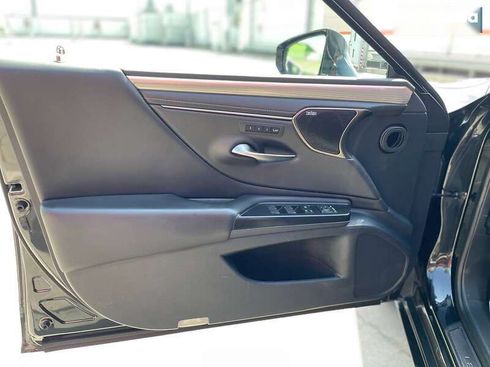 Lexus ES 2019 - фото 16