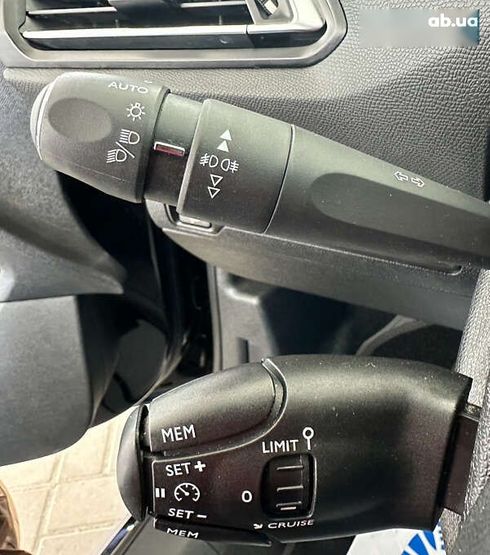 Peugeot 308 2019 - фото 16