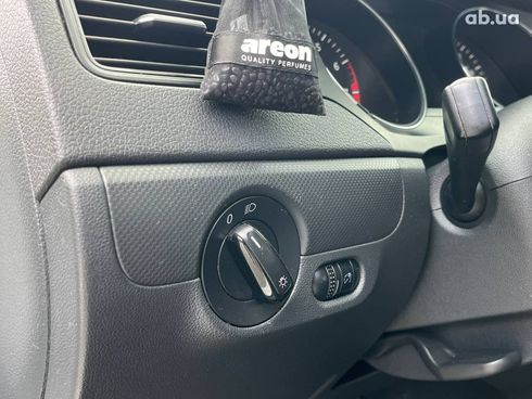 Volkswagen Jetta 2016 белый - фото 31