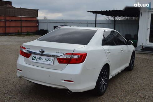 Toyota Camry 2011 - фото 3