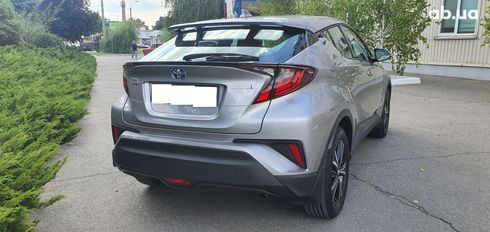 Toyota C-HR 2020 серый - фото 7