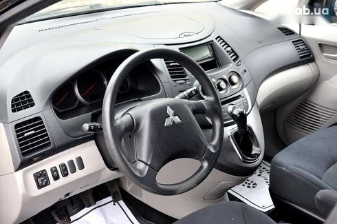 Mitsubishi Grandis 2008 - фото 17