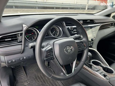 Toyota Camry 2019 - фото 25