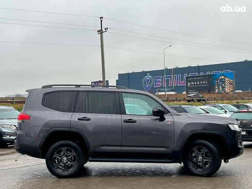 Toyota Land Cruiser 2022 серый - фото 10