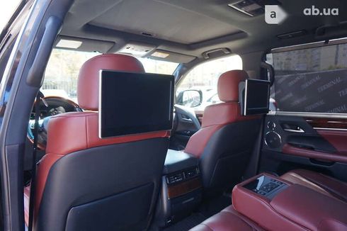 Lexus LX 2017 - фото 28