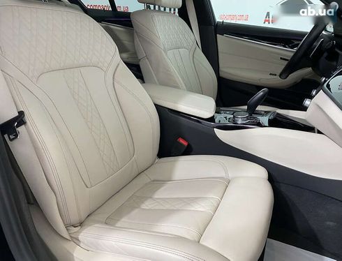 BMW 5 серия 2017 - фото 9