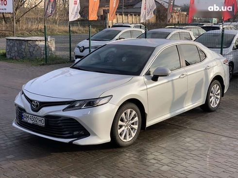 Toyota Camry 2019 - фото 2