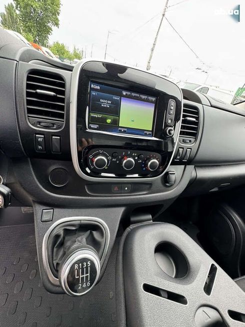 Renault Trafic 2021 - фото 21