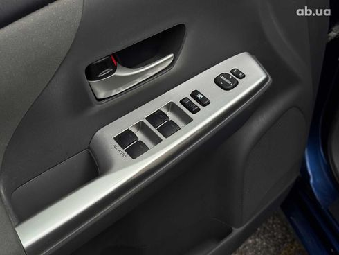 Toyota Prius V 2012 синий - фото 19