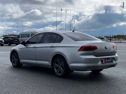 Volkswagen Passat 2015 - фото 2