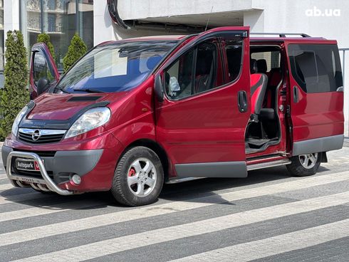 Opel Vivaro 2009 красный - фото 30