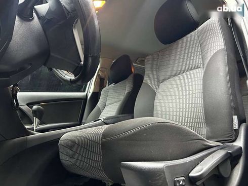 Toyota Avensis 2010 - фото 14