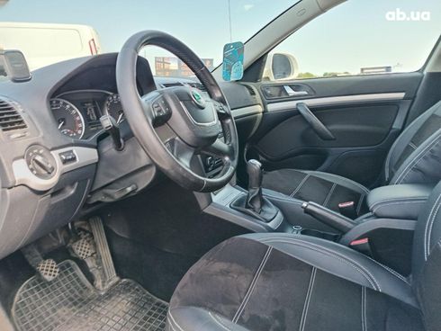 Skoda Octavia 2012 белый - фото 25