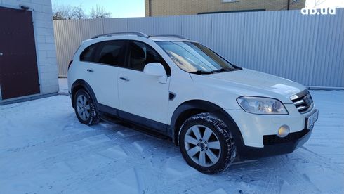 Chevrolet Captiva 2007 белый - фото 7