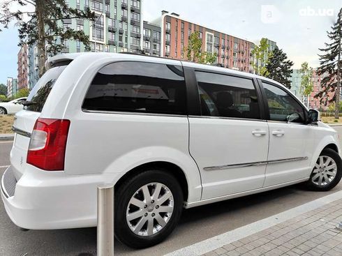 Chrysler town&country 2016 - фото 20