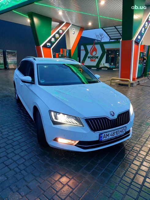 Skoda Superb 2016 белый - фото 16