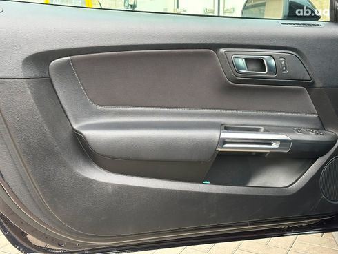 Ford Mustang 2022 черный - фото 25