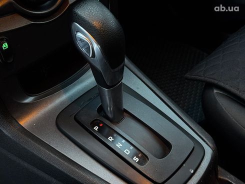 Ford Fiesta 2016 серый - фото 14