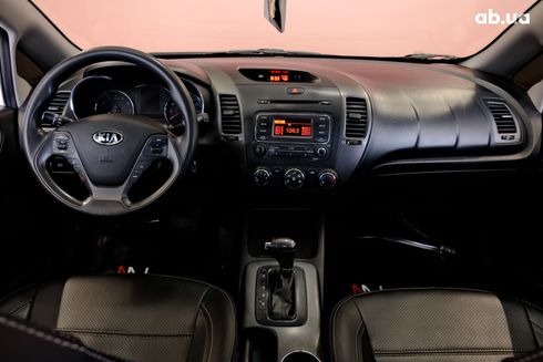 Kia Forte 2017 белый - фото 11