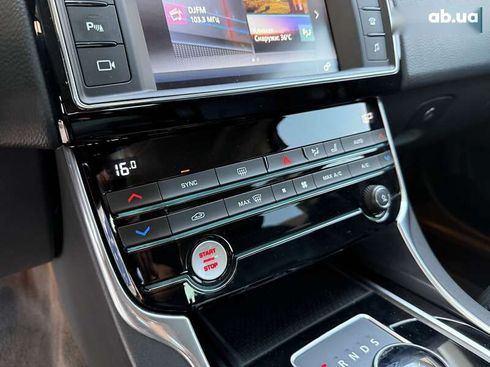 Jaguar XE 2015 - фото 24