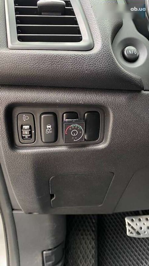 Mitsubishi Outlander 2013 - фото 19