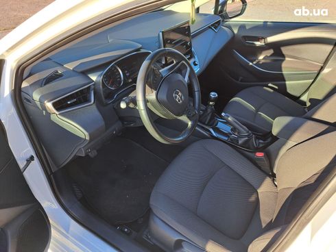 Toyota Corolla 2020 белый - фото 10