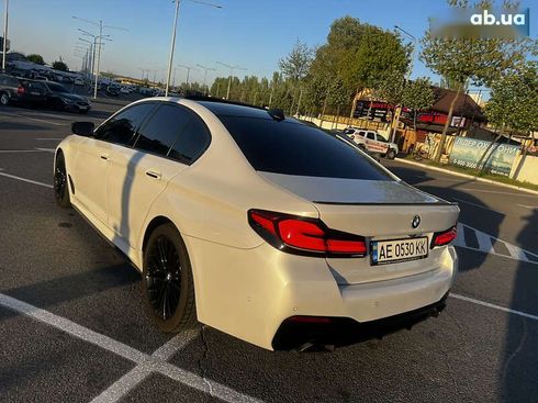 BMW 5 серия 2017 - фото 7