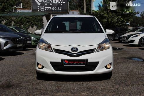 Toyota Yaris 2014 - фото 3