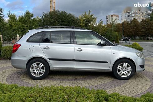 Skoda Fabia 2010 - фото 8