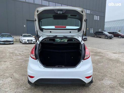 Ford Fiesta 2013 белый - фото 18