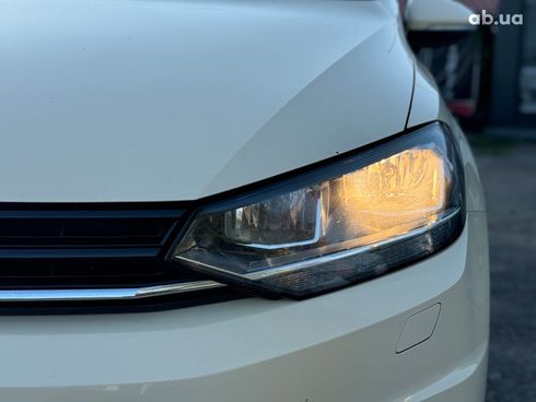 Volkswagen Touran 2018 бежевый - фото 4