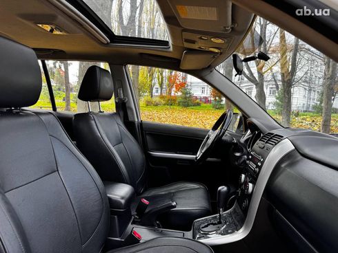 Suzuki Grand Vitara 2010 белый - фото 28