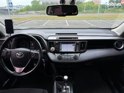 Toyota RAV4 2017 серый - фото 9