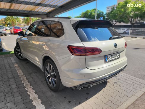 Volkswagen Touareg 2022 бежевый - фото 5