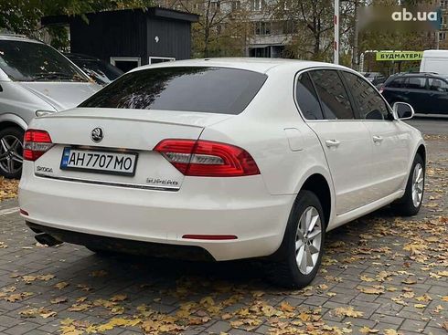 Skoda Superb 2013 - фото 9