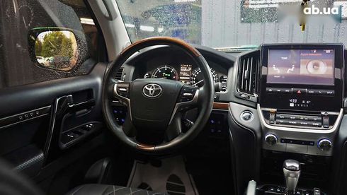 Toyota Land Cruiser 2017 - фото 26
