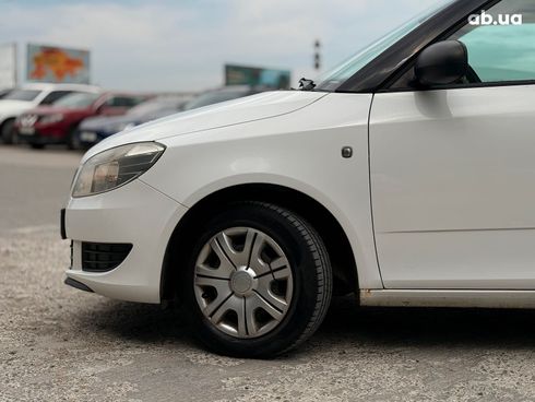Skoda Fabia 2010 белый - фото 5