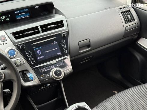 Toyota Prius V 2015 коричневый - фото 64