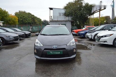Toyota Prius C 2012 - фото 9