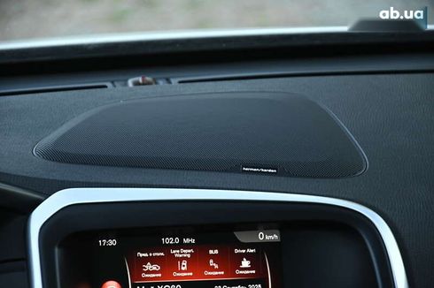 Volvo XC60 2017 - фото 29