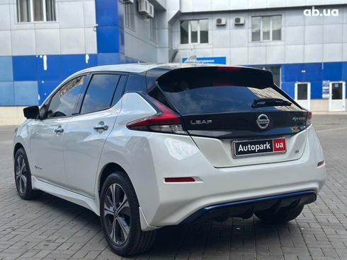 Nissan Leaf 2018 белый - фото 7