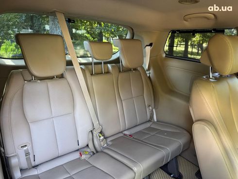 Kia Carnival 2019 белый - фото 104