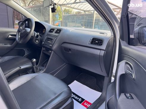 Volkswagen Polo 2018 серый - фото 14