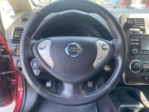 Nissan Leaf 2015 красный - фото 18