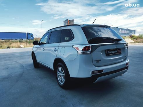 Mitsubishi Outlander 2014 белый - фото 6