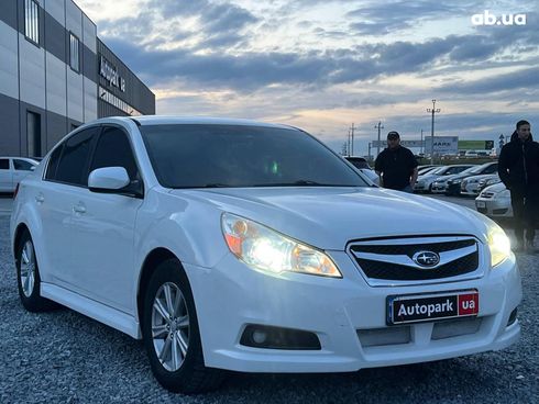 Subaru Legacy 2010 белый - фото 9